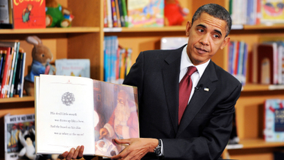 US President Barack Obama reads books, including his new book 'Of Thee I Sing' to approximately 90 2nd graders at Long Branch Elementary School in Arlington, Virginia, USA, 17 December 2010.