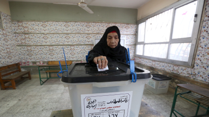 A woman casts her vote at a polling station during the run-off to the first round of parliamentary election in Imbaba, Giza governorate, Egypt, October 27, 2015. Egyptians voted on Tuesday in run-off elections for more than 200 parliamentary seats in which no clear winner emerged in the first round of polls, with candidates loyal to President Abdel Fattah al-Sisi widely expected to dominate.