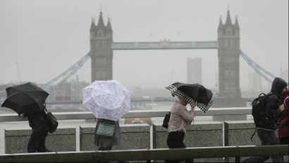 London commuters in the rain