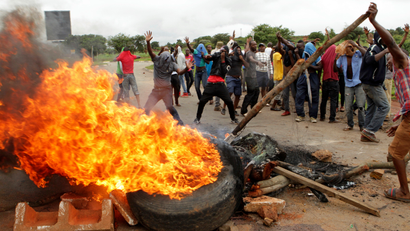 Zimbabwe protest: Internet shut down, military deployed, five killed