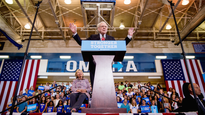 Warren Buffett addresses a Clinton campaign event in Omaha, Nebraska.