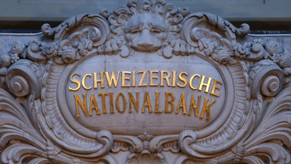 The logo of the Swiss National Bank (SNB) is seen at the entrance of the SNB in Bern January 15, 2015. The SNB shocked financial markets on Thursday by scrapping a three-year-old cap on the franc, sending the safe-haven currency soaring against the euro and stocks plunging amid fears for the export-reliant Swiss economy. REUTERS/Thomas Hodel (SWITZERLAND - Tags: BUSINESS POLITICS LOGO)