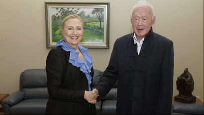 U.S. Secretary of State Hillary Clinton poses for photographs with former Singaporean Prime Minister Lee Kwan Yew at the Istana in Singapore November 16, 2012.