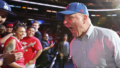 Los Angeles Clippers' new owner Steve Ballmer is introduced at a fan event at the Staples Center in Los Angeles, California August 18, 2014. REUTERS/Lucy Nicholson (UNITED STATES - Tags: BUSINESS SPORT BASKETBALL TPX IMAGES OF THE DAY)