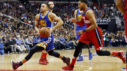 Feb 3, 2016; Washington, DC, USA; Golden State Warriors guard Stephen Curry (30) drives to the basket past Washington Wizards guard Garrett Temple (17) in the second quarter at Verizon Center