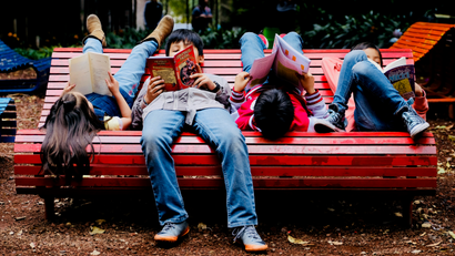 Children reading on a bench in Mexico.