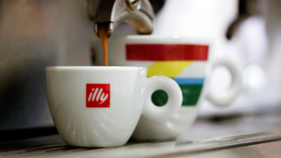 coffee pours into illy cup