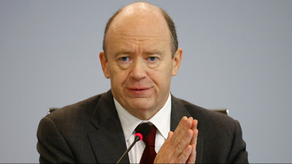 Deutsche Bank new Chief Executive John Cryan addresses a news conference in Frankfurt, Germany October 29, 2015. Deutsche Bank said it was reducing its workforce by 15,000 as Cryan seeks to improve returns at Germany's biggest bank. The lender said it would axe 9,000 full-time jobs and 6,000 external contractor positions