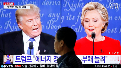 A man walks past a TV broadcast of the first presidential debate between U.S. Democratic presidential candidate Hillary Clinton and Republican presidential nominee Donald Trump, in Seoul, South Korea, September 27, 2016.