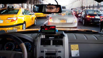 Taxi driver MD Hasan navigates through heavy traffic during Memorial Day over the Brooklyn Bridge in New York May 27, 2013. The bridge reopened on Monday evening after being closed for almost two hours at the end of a holiday weekend while New York City police investigated an unattended vehicle.