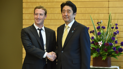 Mark Zuckerberg (L), founder and CEO of Facebook, meets with Japan's Prime Minister Shinzo Abe at Abe's official residence in Tokyo October 20, 2014. REUTERS/Kazuhiro Nogi/Pool