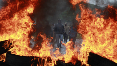 Farmers stand in front a burning tyre barricade during a protest against the government in the municipality of Ventaquemada, near Tunja August 26, 2013. The demonstrations, which began last week, are the second wave of so-called national strikes against Colombia's President Juan Manuel Santos' agriculture and economic policies which farmers say leave them unable to make any profit. REUTERS/John Vizcaino (COLOMBIA - Tags: POLITICS CIVIL UNREST AGRICULTURE TPX IMAGES OF THE DAY)