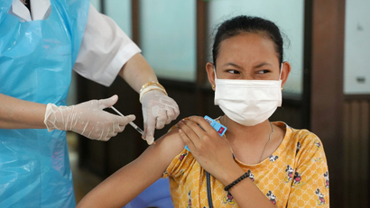 Cambodia to mix vaccines as booster shots to fight (COVID-19)