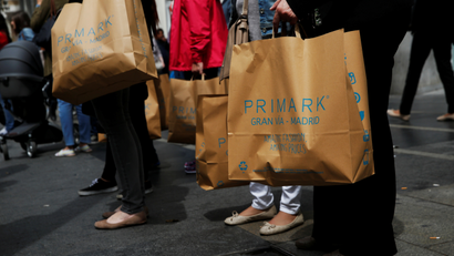 Shoppers carry bags of Irish clothing retailer Primark in a commercial district in central Madrid, Spain, May 26, 2016. REUTERS/Susana Vera