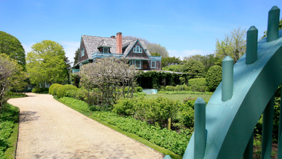 A house belonging to Martha Stewart is shown in East Hampton, N.Y., Friday, May 15, 2009. Eastern Long Island's summer destination for the ultra-rich and famous has not been immune to the worst recession since the end of World War II, brought on by a nationwide collapse in the housing sector.