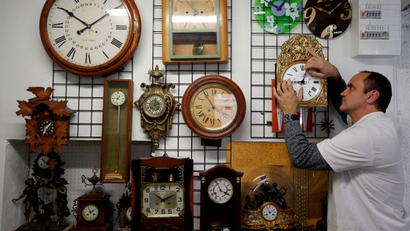 An image of several clocks.