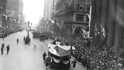 1918 parade spread flu pandemic