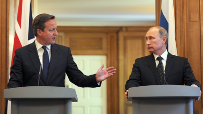 Britain's Prime Minister David Cameron (L) and Russia's President Vladimir Putin hold a joint news conference in 10 Downing Street, central London June 16, 2013. The two leaders met ahead of the G8 summit in Northern Ireland.