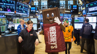 People dressed as a Hershey's chocolate bar and a pumpkin celebrate Halloween on the floor of the New York Stock Exchange shortly after the market's opening bell in New York October 31, 2014
