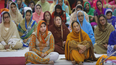 Sikh women pray as they attend the 547th birth anniversary of the first Sikh Guru or master, Sri Guru Nanak Dev Ji, the founder of Sikhism in Nairobi, Kenya, 14 November 2016. Sikhs in the East African nation are joining the fellow faithfuls in India to celebrate the birth of the first Sikh Guru.
