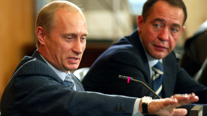 Russian President Vladimir Putin (L) gestures as Mass Media Minister Mikhail Lesin listens to him during a meeting with local press in the far eastern city of Vladivostok, August 24, 2002. President Vladimir Putin pressed North Korea on Friday to forge a new Asia-Europe freight route by extending Russia's trans-Siberian railway across the Korean peninsula to bypass China.