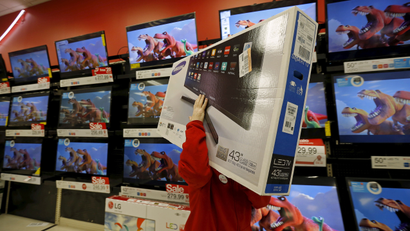 A worker carries a television for a customer who made a purchase during Black Friday Shopping at a Target store in Chicago, Illinois, United States, November 27, 2015. REUTERS/Jim Young - GF20000076543
