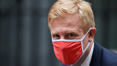 Oliver Dowden wearing a mask