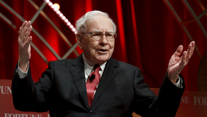 Warren Buffett, chairman and CEO of Berkshire Hathaway, speaks at the Fortune's Most Powerful Women's Summit in Washington October 13, 2015. REUTERS/Kevin Lamarque/File Photo
