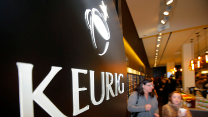 Customers shop at the newly opened Keurig retail store Burlington, Massachusetts November 8, 2013. REUTERS/Brian Snyder (UNITED STATES - Tags: BUSINESS LOGO FOOD) - RTX155JR