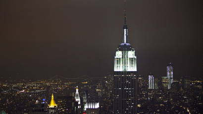 The Empire State Building is seen with the lights switched back on after participating in Earth Hour, in New York, March 31, 2012. Lights started going off around the world on Saturday in a show of support for renewable energy. REUTERS/Andrew Burton (UNITED STATES - Tags: ENVIRONMENT SOCIETY) - RTR306JF