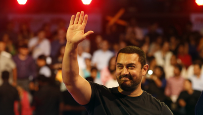 Bollywood actor Aamir Khan waves to the crowd as he attends the inaugural session of Pro-Kabaddi League 2015 in Mumbai, India, Saturday, July 18, 2015. (AP Photo/Rajanish Kakade)