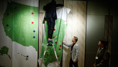 A man removes the Electoral College Map after a U.S. Election Watch event hosted by the U.S. Embassy at a hotel in Seoul, South Korea, November 9, 2016. REUTERS/Kim Hong-Ji - RTX2SOUR