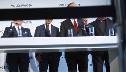 Hans Dieter Poetsch (L-R), chairman of the Volkswagen AG supervisory board, Wolfgang Porsche, a member of the Supervisory Board, Volkswagen CEO Matthias Mueller, Stephan Weil, Prime Minister of Lower Saxony and member of the VW Supervisory board and Bernd Osterloh, head of VW's works council, attend a news conference at their headquarters in Wolfsburg, Germany, April 22, 2016. REUTERS/Hannibal Hanschke