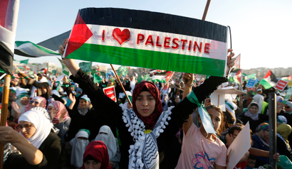 A supporter of the Jordanian Muslim Brotherhood holds up a Palestinian flag during a rally in Amman, celebrating what Hamas say is its victory in Gaza, August 29, 2014. Tens of thousands of the Brotherhood's supporters took part in the celebrations after an open-ended ceasefire, mediated by Egypt, took effect on Tuesday evening between Israel and Palestinian militant groups in the Gaza Strip. Hamas presented the truce as a victory for the Palestinian people. REUTERS/Muhammad Hamed (JORDAN - Tags: POLITICS CIVIL UNREST CONFLICT TPX IMAGES OF THE DAY) - RTR44ABJ