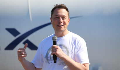 Elon Musk, founder, CEO and lead designer at SpaceX and co-founder of Tesla, speaks at the SpaceX Hyperloop Pod Competition II in Hawthorne, California, U.S., August 27, 2017. REUTERS/Mike Blake - RC1290F65C60