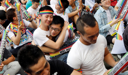 Supporters hug each other during a rally after Taiwan's constitutional court ruled that same-sex couples have the right to legally marry, the first such ruling in Asia, in Taipei, Taiwan May 24, 2017. REUTERS/Tyrone Siu TPX IMAGES OF THE DAY - RTX37CD8
