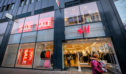 epa06440522 A store of Swedish clothing company "H&amp;M" (Hennes &amp; Mauritz) in the city center of Bremen, northern Germany, 15 January 2018. H&amp;M has apologized after a widespread outcry over a promotional image that many have called racist. EPA-EFE/FOCKE STRANGMANN