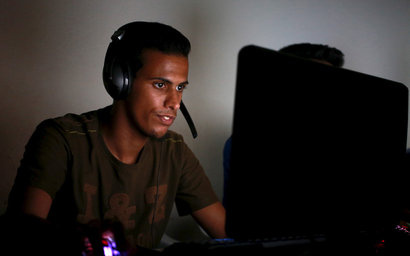 Libyans play computer games at an internet cafe in Benghazi, Libya April 10, 2016. Picture taken April 10, 2016.