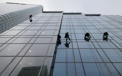 Workers clean the windows of scandal-ridden accounting giant KPMG's London skyscraper.