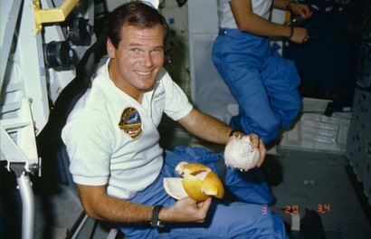 Rep. Bill Nelson prepares to enjoy a freshly peeled grapefruit on the middeck of the earth-orbiting Space Shuttle Columbia.