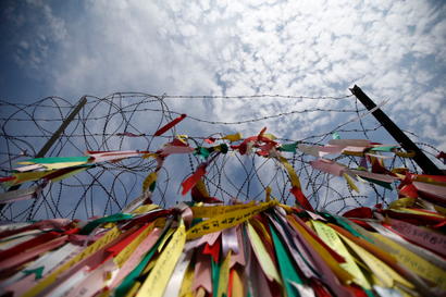 A barbed wire fence decorated with ribbons bearing messages wishing the unification of the two Koreas is pictured near the demilitarized zone which separates North and South Korea in Paju October 31, 2014. On the 25th anniversary of the fall of the Berlin Wall, there are still barriers separating communities around the world, from the barbed wire fence dividing the two Koreas, the fence around the Spanish enclave of Melilla, to the sectarian Peace Wall in Belfast, the Israel-Gaza barrier and the border separating Mexico from the United States. Picture taken October 31, 2014. REUTERS/Kim Hong-Ji (SOUTH KOREA - Tags: ANNIVERSARY CIVIL UNREST POLITICS SOCIETY) ATTENTION EDITORS: PICTURE 18 OF 28 FOR WIDER IMAGE PACKAGE 'THE WALLS THAT DIVIDE' TO FIND ALL IMAGES SEARCH 'WALLS DIVIDE' - RTR4D2WH