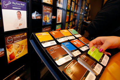 A customer selects coffee packets at the newly opened Keurig retail store Burlington, Massachusetts November 8, 2013. REUTERS/Brian Snyder (UNITED STATES - Tags: BUSINESS) - RTX155JC