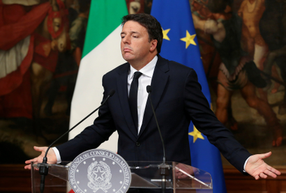 Italian Prime Minister Matteo Renzi leads a news conference in Rome, Italy, November 18, 2016.