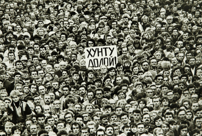 People rally in support of Soviet President Mikhail Gorbachev and against the State Committee on the State of Emergency in Leningrad in this August 20, 1991 file photo. Twenty years after a failed coup hastened the end of the Soviet Union, many Russians look back with regret and cynicism, underscoring the ambivalence many feel for the new Russia and their uncertainty about the future. The placard reads, "Down with the junta".