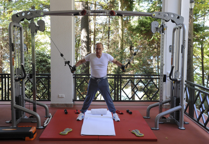 Russian President Vladimir Putin exercises in a gym at the Bocharov Ruchei state residence in Sochi, Russia, August 30, 2015. REUTERS/Michael Klimentyev/