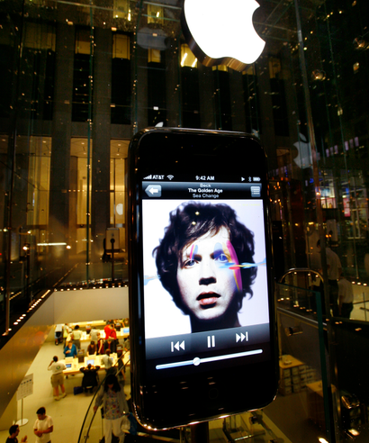 Apple store on 5th Avenue in New York on eve of sale of Apple iphone