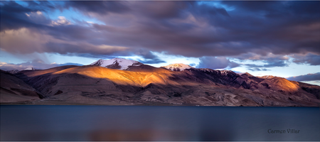 Lago Tsomo- Riri, Ladakh, Himalaya by Carmen Villar