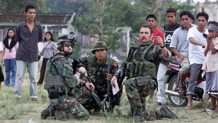 green berets with philippine soldier