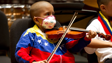 Sthefany Serrano, 6, a member of the Alma Llanera Hospital Care Program&#039;s orchestra for sick children, performs during their first anniversary concert in Caracas June 29, 2013. The program is one of the most recent initiatives of Venezuela&#039;s musical education program known as El Sistema, whose most famous alumnus is Gustavo Dudamel. The program teaches hospital-bound children to play musical instruments during their treatment. Picture taken June 29, 2013. REUTERS/Carlos Garcia Rawlins