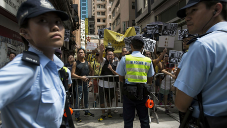 Occupy Central supporters shout to pro-Beijing protesters as they march in the streets to demonstrate against a pro-democracy Occupy Central campaign in Hong Kong August 17, 2014.